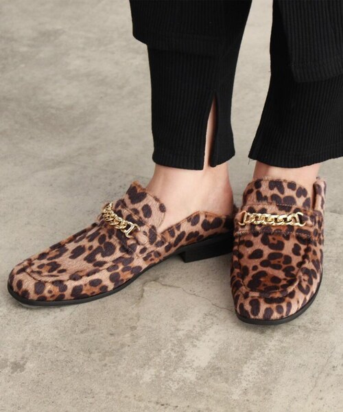 OZOC(オゾック)の「チェーンローファー(シューズ・レディース・ブラック(019)/ブラウン(042)/ブラウン(142)/ベージュ(152)/ブラウン(642)・25(22.5cm)/35(23.5cm)/45(24.5cm)/55(25.5cm))」の3枚目の写真