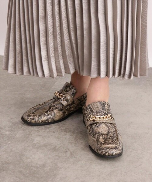 OZOC(オゾック)の「チェーンローファー(シューズ・レディース・ブラック(019)/ブラウン(042)/ブラウン(142)/ベージュ(152)/ブラウン(642)・25(22.5cm)/35(23.5cm)/45(24.5cm)/55(25.5cm))」の20枚目の写真