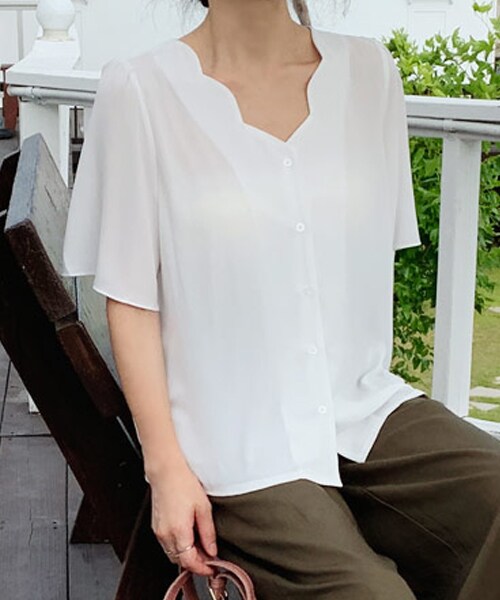 DHOLIC（ディーホリック）の「ウェーブネックブラウス（シャツ/ブラウス・レディース・ピンク/ホワイト/ブラック・FREE）」の2枚目の写真