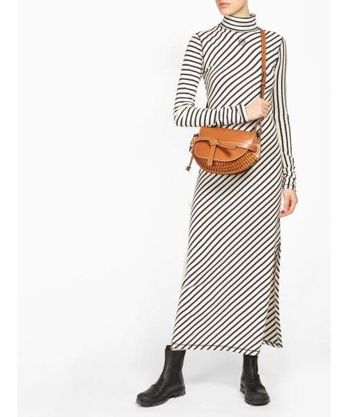 LOEWE(ロエベ)の「Loewe - Tread Sole Leather Ankle Boots - Womens - Black(ブーツ・レディース・Black・35 Eu/it/36 Eu/it/37 Eu/it/38 Eu/it/39 Eu/it/40 Eu/it/41 Eu/it)」の2枚目の写真