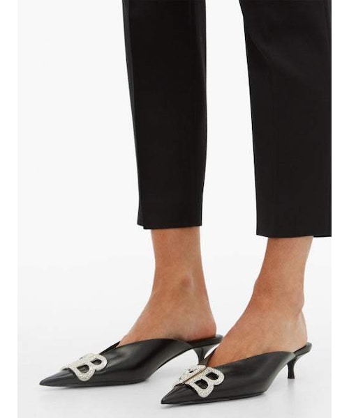BALENCIAGA（バレンシアガ）の「Balenciaga - Bb Crystal Embellished Leather Mules - Womens - Black（サンダル・レディース・Black・35 Eu/it/35.5 Eu/it/36 Eu/it/36.5 Eu/it/37 Eu/it/37.5 Eu/it/38 Eu/it/38.5 Eu/it/39 Eu/it/39.5 Eu/it/40 Eu/it/40.5 Eu/it/41 Eu/it/41.5 Eu/it）」の4枚目の写真
