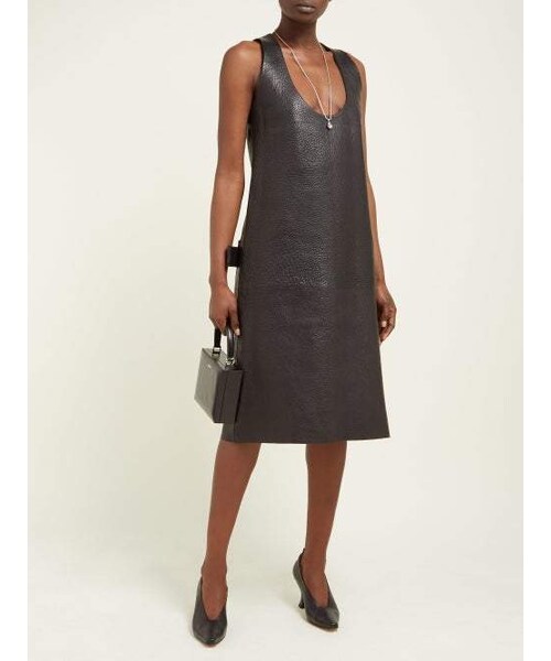 BOTTEGA VENETA（ボッテガヴェネタ）の「Bottega Veneta - High Cut Spool Heel Leather Pumps - Womens - Black（パンプス・レディース・Black・34.5 Eu/it/35 Eu/it/35.5 Eu/it/36.5 Eu/it/37 Eu/it/37.5 Eu/it/38 Eu/it/38.5 Eu/it/39 Eu/it/39.5 Eu/it/40 Eu/it/40.5 Eu/it/41 Eu/it）」の4枚目の写真