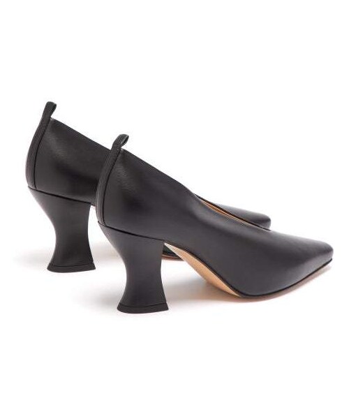 BOTTEGA VENETA（ボッテガヴェネタ）の「Bottega Veneta - High Cut Spool Heel Leather Pumps - Womens - Black（パンプス・レディース・Black・34.5 Eu/it/35 Eu/it/35.5 Eu/it/36.5 Eu/it/37 Eu/it/37.5 Eu/it/38 Eu/it/38.5 Eu/it/39 Eu/it/39.5 Eu/it/40 Eu/it/40.5 Eu/it/41 Eu/it）」の5枚目の写真