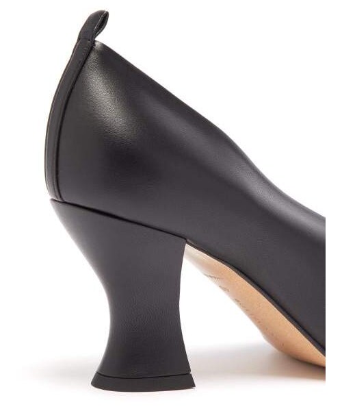 BOTTEGA VENETA（ボッテガヴェネタ）の「Bottega Veneta - High Cut Spool Heel Leather Pumps - Womens - Black（パンプス・レディース・Black・34.5 Eu/it/35 Eu/it/35.5 Eu/it/36.5 Eu/it/37 Eu/it/37.5 Eu/it/38 Eu/it/38.5 Eu/it/39 Eu/it/39.5 Eu/it/40 Eu/it/40.5 Eu/it/41 Eu/it）」の3枚目の写真