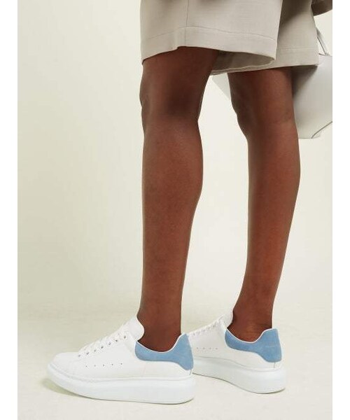 Alexander McQueen(アレキサンダーマックイーン)の「Alexander Mcqueen - Raised Sole Low Top Leather Trainers - Womens - Blue White(スニーカー・レディース・White・34 Eu/it/34.5 Eu/it/35 Eu/it/35.5 Eu/it/36 Eu/it/36.5 Eu/it/37 Eu/it/37.5 Eu/it/38 Eu/it/38.5 Eu/it/39 Eu/it/39.5 Eu/it/40 Eu/it/40.5 Eu/it/41 Eu/it)」の5枚目の写真