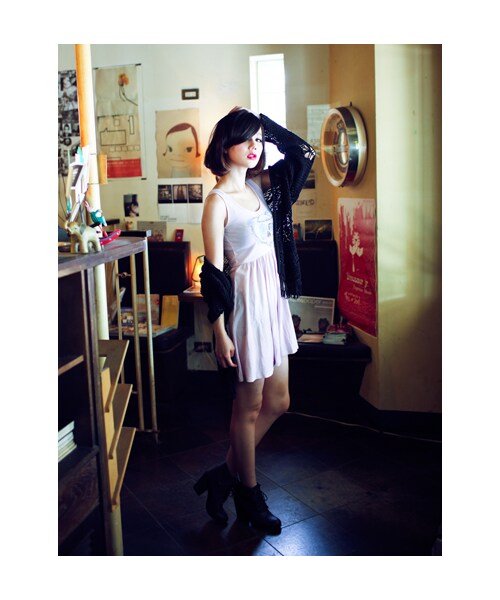 lazybone(レイジーボーン)の「Beauty in my eyes(ワンピース/ドレス・レディース・粉紫色/深灰色・S/M)」の4枚目の写真