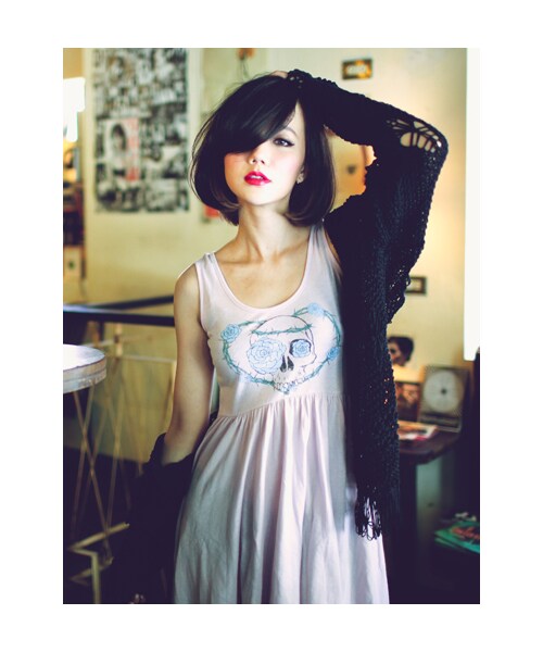 lazybone(レイジーボーン)の「Beauty in my eyes(ワンピース/ドレス・レディース・粉紫色/深灰色・S/M)」の2枚目の写真