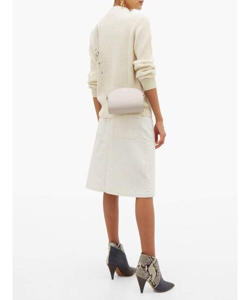 A.P.C.（アーペーセー）の「A.P.C. A.p.c. - Half Moon Smooth Leather Cross Body Bag - Womens - Grey（ショルダーバッグ・レディース・Gray・One Size）」の4枚目の写真