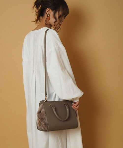 Crisp（クリスプ）の「ファー切替バッグ[c3i2502b]（ハンドバッグ・レディース・ベージュ/グレー・FREE）」の3枚目の写真