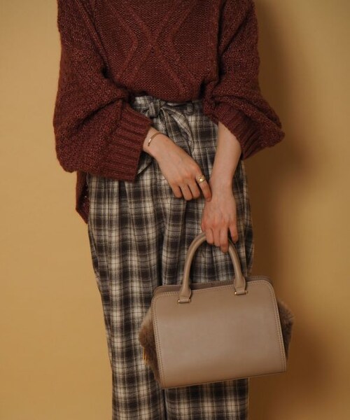 Crisp（クリスプ）の「ファー切替バッグ[c3i2502b]（ハンドバッグ・レディース・ベージュ/グレー・FREE）」の4枚目の写真
