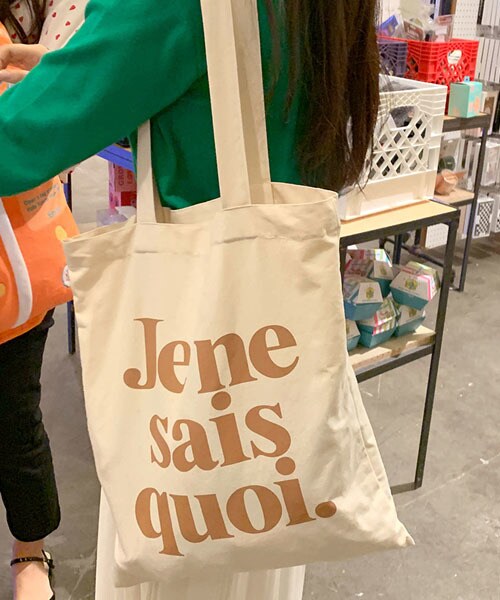 DHOLIC STYLE（ディーホリックスタイル）の「[cherrykoko] Je neレタリングトートバッグ（トートバッグ・レディース・ブラック/ベージュ・FREE）」の2枚目の写真