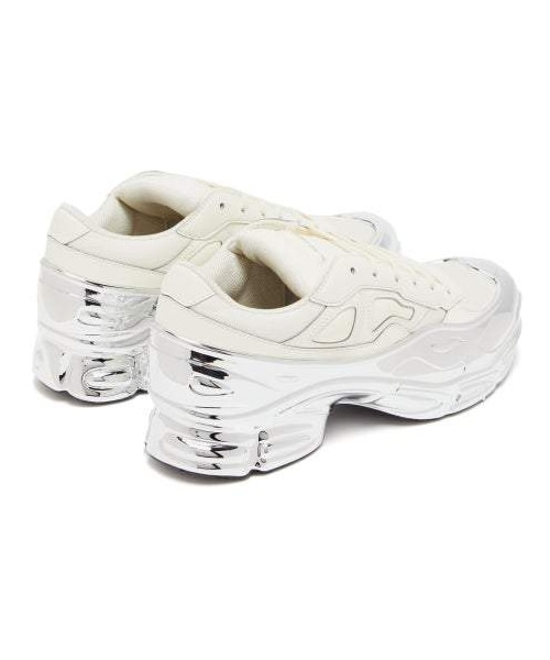 adidas（アディダス）の「Raf Simons X Adidas - Ozweego Metallic Wrap Mesh And Leather Trainers - Womens - White Silver（スニーカー・レディース・Silver・5.5 Uk/6 Uk/7.5 Uk）」の5枚目の写真