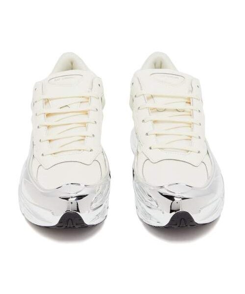 adidas（アディダス）の「Raf Simons X Adidas - Ozweego Metallic Wrap Mesh And Leather Trainers - Womens - White Silver（スニーカー・レディース・Silver・5.5 Uk/6 Uk/7.5 Uk）」の4枚目の写真