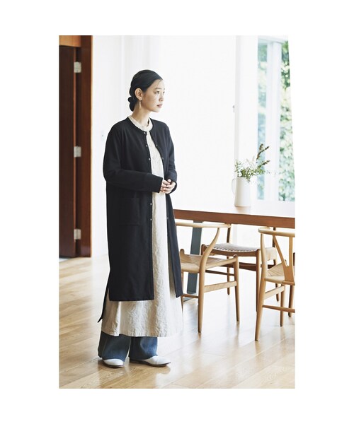 and myera（アンド マイラ）の「and myera ロングスナップカーディガン（レディースファッション > トップス > カーディガン・ベスト・ジレ・レディース・ブラック・（身幅55/総丈115cm）/（身幅58/総丈115cm）/（身幅52/総丈115cm）/（身幅49/総丈115cm））」の4枚目の写真