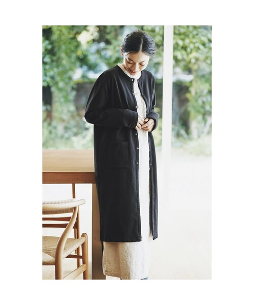 and myera（アンド マイラ）の「and myera ロングスナップカーディガン（レディースファッション > トップス > カーディガン・ベスト・ジレ・レディース・ブラック・（身幅55/総丈115cm）/（身幅58/総丈115cm）/（身幅52/総丈115cm）/（身幅49/総丈115cm））」の5枚目の写真
