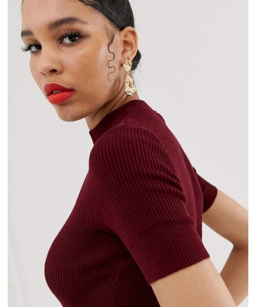 Bershka（ベルシュカ）の「Bershka high neck tight ribbed knitted top in burgundy（トップス・レディース・Red・XS/S/M/L）」の2枚目の写真