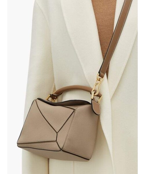LOEWE（ロエベ）の「Loewe - Puzzle Grained Leather Cross Body Bag - Womens - Beige（ショルダーバッグ・レディース・Beige・One Size）」の2枚目の写真