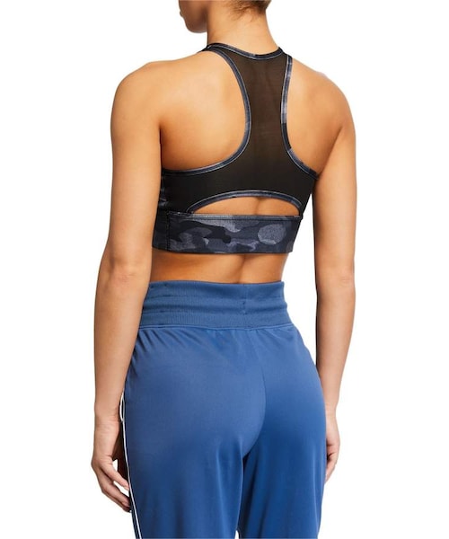 Nike（ナイキ）の「Nike Everything CamoPrint HighNeck Sports Bra（ブラ&ショーツ）」 WEAR