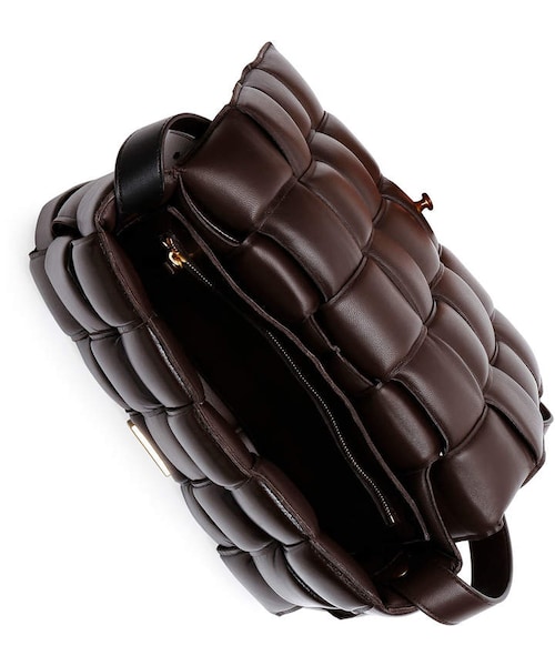 BOTTEGA VENETA（ボッテガヴェネタ）の「Bottega Veneta Padded Cassette Crossbody Bag（ショルダーバッグ・レディース・Black/Brown・One Size）」の5枚目の写真