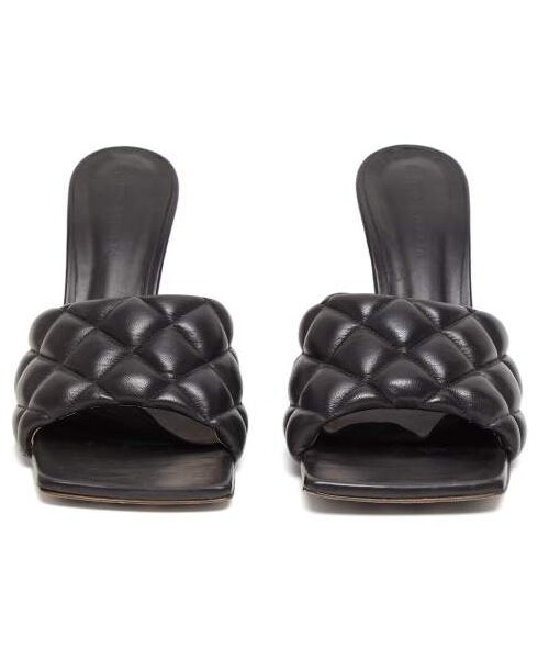 BOTTEGA VENETA(ボッテガヴェネタ)の「Bottega Veneta - Quilted Leather Mules - Womens - Black(サンダル・レディース・Black・36.5 Eu/it/37 Eu/it/37.5 Eu/it/38 Eu/it/38.5 Eu/it/39 Eu/it/40 Eu/it)」の2枚目の写真