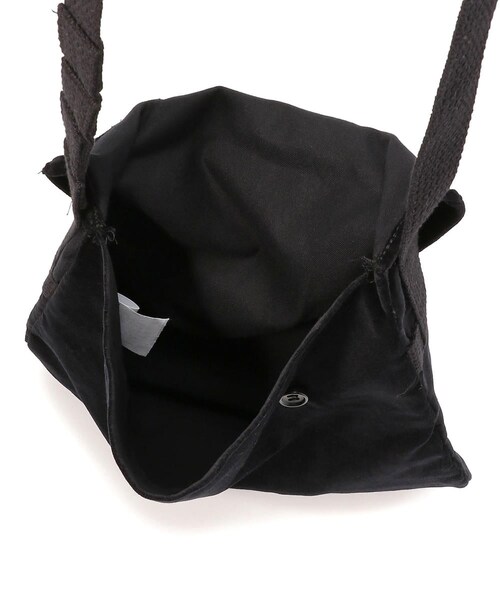 Engineered Garments（エンジニアードガーメンツ）の「shoulder pouch cotton velbeteen /Engineered Garments/エンジニアド ガーメンツ（バッグ・メンズ・BLACK・F）」の6枚目の写真