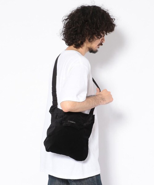 Engineered Garments（エンジニアードガーメンツ）の「shoulder pouch cotton velbeteen /Engineered Garments/エンジニアド ガーメンツ（バッグ・メンズ・BLACK・F）」の10枚目の写真