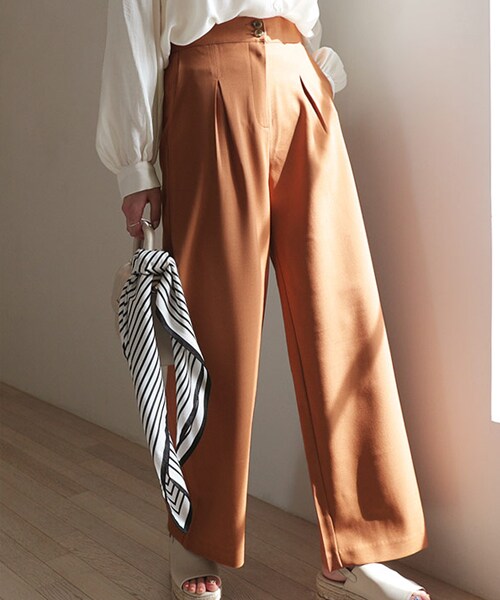 DHOLIC（ディーホリック）の「ツーボタンタックスラックス（スラックス・レディース・ブラック/オレンジ/ベージュ/グリーン・FREE）」の4枚目の写真