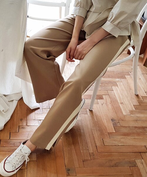 DHOLIC（ディーホリック）の「サイドラインスリットパンツ（その他パンツ・レディース・ブルー/ブラウン・S/M）」の2枚目の写真