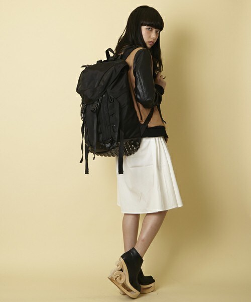 MEMENTISM（メメントイズム）の「CRAZY.D 底スタッズ レザー切り替えリュック ソールスタッズ（バックパック/リュック・メンズ・その他/ブラック/アニマル・/FREE）」の5枚目の写真