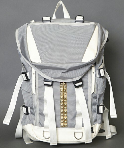 MEMENTISM（メメントイズム）の「THE WORLD レザー切り替え センタースタッズリュック（バックパック/リュック・メンズ・ブラック/ブラック×ホワイト/ネイビー/カモフラージュ/アニマル/その他1/その他2/その他3/その他4/その他5/その他6/その他7/その他8/グレー×ホワイト・FREE）」の12枚目の写真