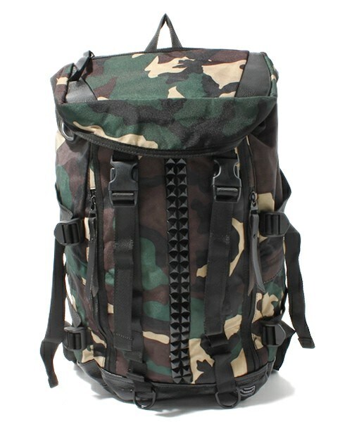 MEMENTISM（メメントイズム）の「THE WORLD レザー切り替え センタースタッズリュック（バックパック/リュック・メンズ・ブラック/ブラック×ホワイト/ネイビー/カモフラージュ/アニマル/その他1/その他2/その他3/その他4/その他5/その他6/その他7/その他8/グレー×ホワイト・FREE）」の5枚目の写真