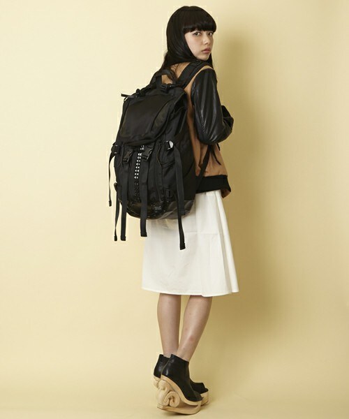 MEMENTISM（メメントイズム）の「THE WORLD レザー切り替え センタースタッズリュック（バックパック/リュック・メンズ・ブラック/ブラック×ホワイト/ネイビー/カモフラージュ/アニマル/その他1/その他2/その他3/その他4/その他5/その他6/その他7/その他8/グレー×ホワイト・FREE）」の15枚目の写真