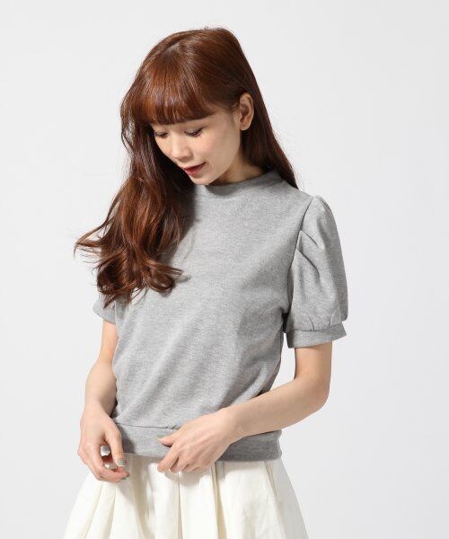 LOWRYS FARM（ローリーズファーム）の「ミニウラケタックパワショルプルオーバー（トップス・レディース・オフ/グレー/イエロー・Ｍ/Ｌ）」の2枚目の写真