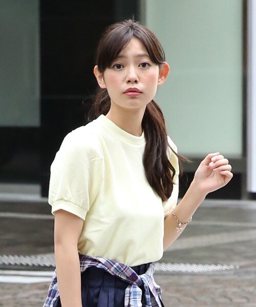 LOWRYS FARM（ローリーズファーム）の「ミニウラケタックパワショルプルオーバー（トップス・レディース・オフ/グレー/イエロー・Ｍ/Ｌ）」の3枚目の写真