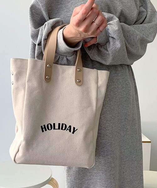 DHOLIC(ディーホリック)の「HOLIDAYロゴ2WAYバッグ(トートバッグ・レディース・ベージュ/ブラック・FREE)」の1枚目の写真