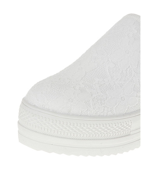 earth music&ecology（アースミュージックアンドエコロジー）の「・レース厚底スニーカー（スニーカー・レディース・ホワイト/ブラック・22.5cm/23cm/23.5cm/24cm/24.5cm）」の6枚目の写真