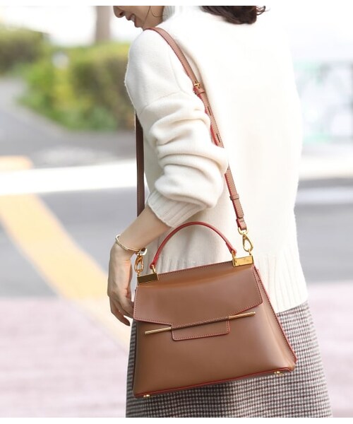 ROPE'(ロペ)の「【POIGNE'E】ワンハンドルショルダーバッグ M(バッグ・レディース・ブラック/オフホワイト/キャメル・F)」の3枚目の写真