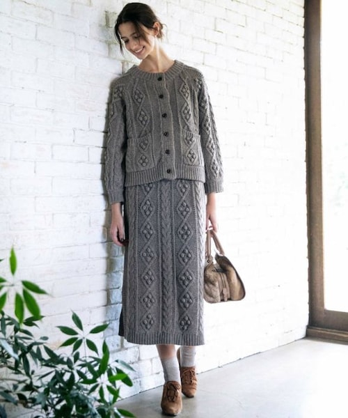 Crisp（クリスプ）の「ポンポンケーブルニットスカート（スカート・レディース・グリーン/グレー/アイボリー/パープル・FREE）」の6枚目の写真