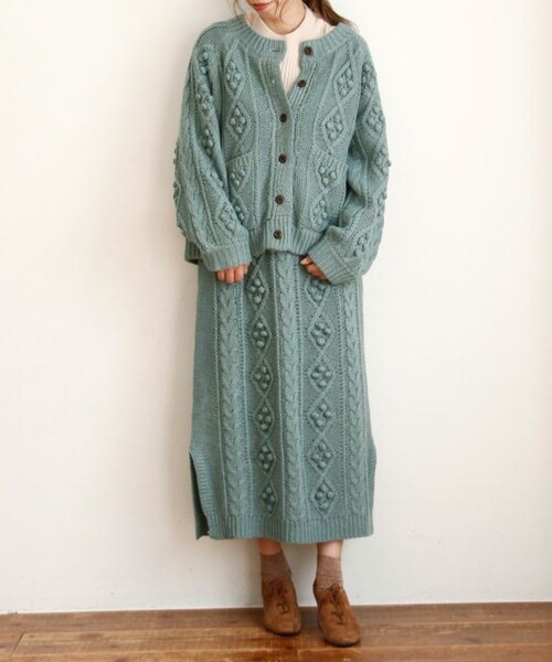 Crisp（クリスプ）の「ポンポンケーブルニットスカート（スカート・レディース・グリーン/グレー/アイボリー/パープル・FREE）」の7枚目の写真