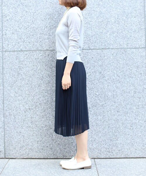 STUDIOUS（ステュディオス）の「クルーネックカーディガン（その他・レディース・イエロー/ピンク/オフホワイト/GRY/BLK/RED・FREE）」の4枚目の写真