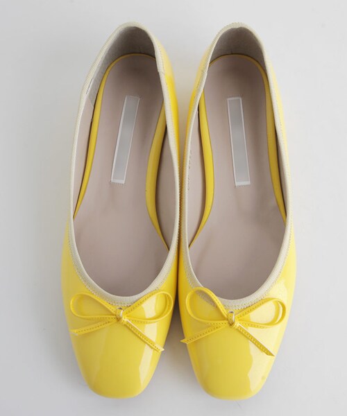 DHOLIC(ディーホリック)の「エナメル調リボンシューズ(パンプス・レディース・レッド/ホワイト/ブラック/グリーン/グレー/ベージュ/イエロー・225/230/235/240/245/250)」の7枚目の写真