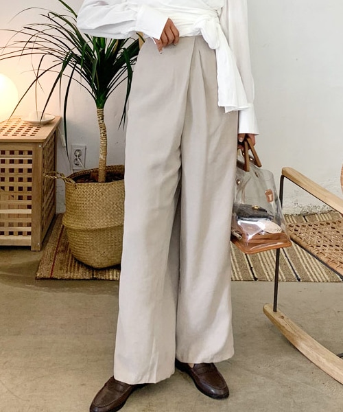 DHOLIC(ディーホリック)の「ダイアゴナルタックパンツ(その他パンツ・レディース・ベージュ/その他/ブラック・FREE)」の1枚目の写真