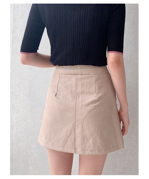 lilLilly(リルリリー)の「フロントボタンレザースカート(スカート・レディース・BLACK/BEIGE・S/M)」の5枚目の写真