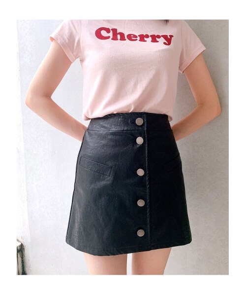 lilLilly(リルリリー)の「フロントボタンレザースカート(スカート・レディース・BLACK/BEIGE・S/M)」の3枚目の写真