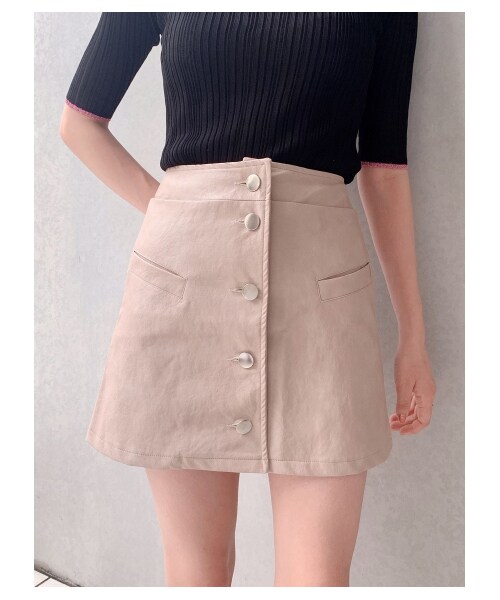 lilLilly(リルリリー)の「フロントボタンレザースカート(スカート・レディース・BLACK/BEIGE・S/M)」の2枚目の写真