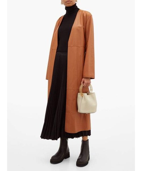 MARNI(マルニ)の「Marni - Shearling Lined Platform Leather Boots - Womens - Black(ブーツ・レディース・Black・34 Eu/it/34.5 Eu/it/35 Eu/it/35.5 Eu/it/36 Eu/it/36.5 Eu/it/37 Eu/it/37.5 Eu/it/38 Eu/it/38.5 Eu/it/39 Eu/it/39.5 Eu/it/40 Eu/it/40.5 Eu/it/41 Eu/it)」の2枚目の写真