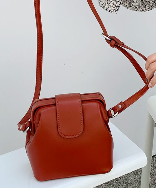 DHOLIC（ディーホリック）の「がま口ショルダーバッグ（ショルダーバッグ・レディース・ベージュ/レッド/ブラック/ブラウン・FREE）」の4枚目の写真