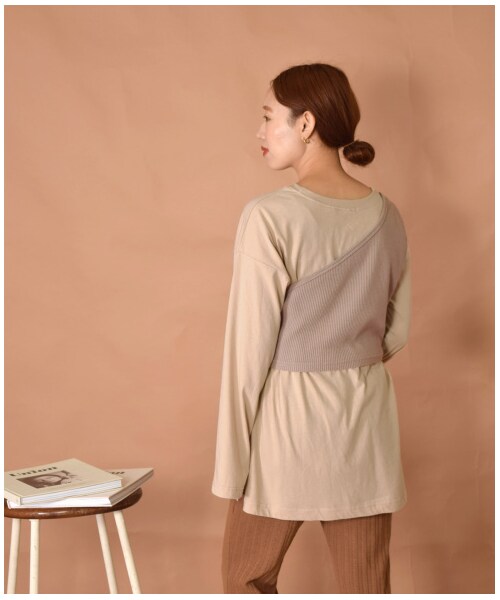 w closet(ダブルクローゼット)の「ワンショルビスチェ付ロンTee(トップス・レディース・グレージュ/モカ/スミクロ・FREE)」の14枚目の写真