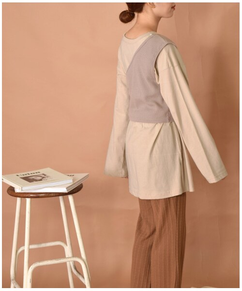 w closet(ダブルクローゼット)の「ワンショルビスチェ付ロンTee(トップス・レディース・グレージュ/モカ/スミクロ・FREE)」の13枚目の写真