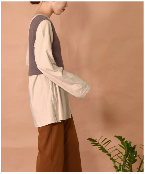w closet(ダブルクローゼット)の「ワンショルビスチェ付ロンTee(トップス・レディース・グレージュ/モカ/スミクロ・FREE)」の19枚目の写真